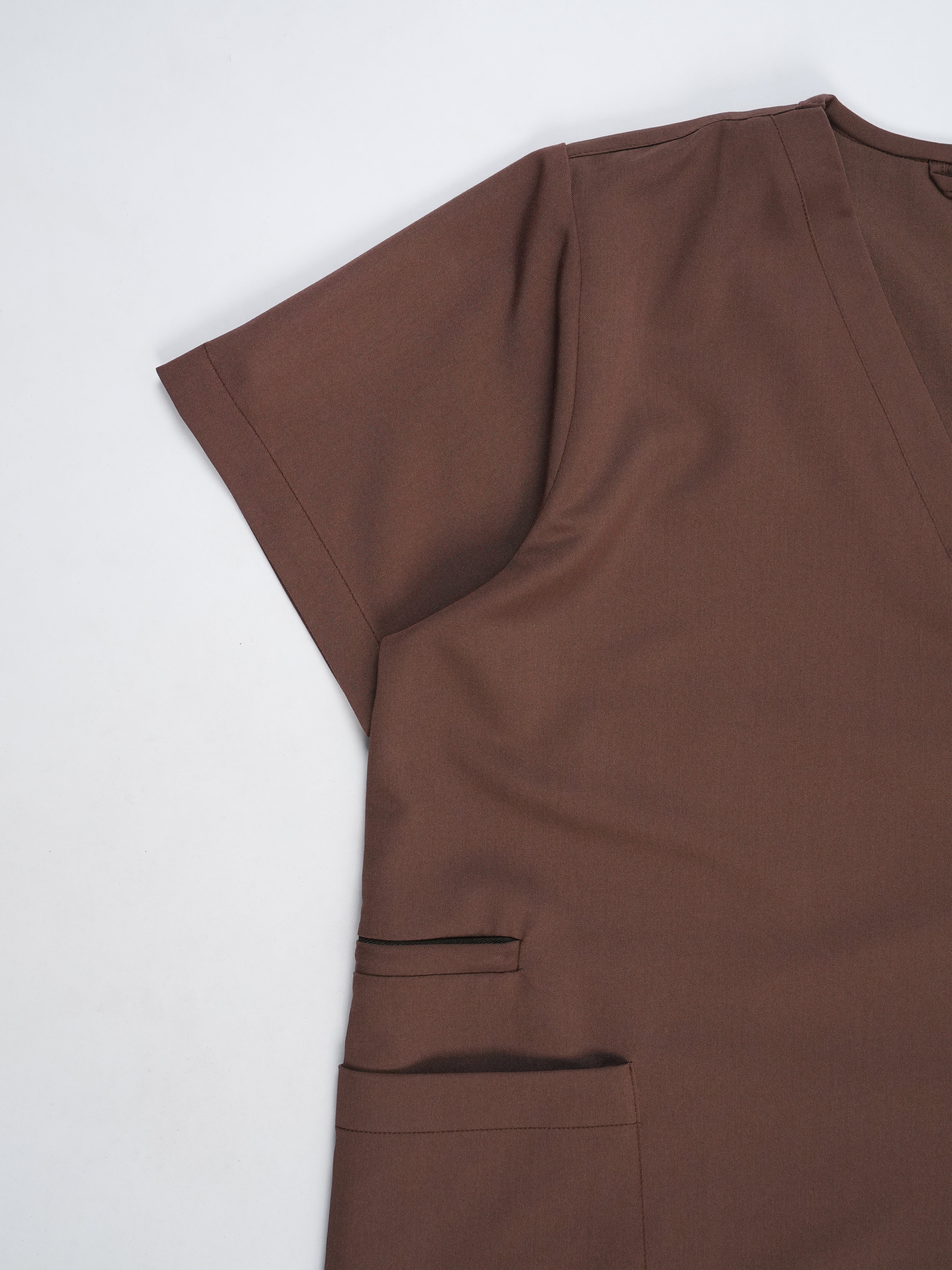 Edg premium scrub top for doctors - Mud Bath - side pocket view