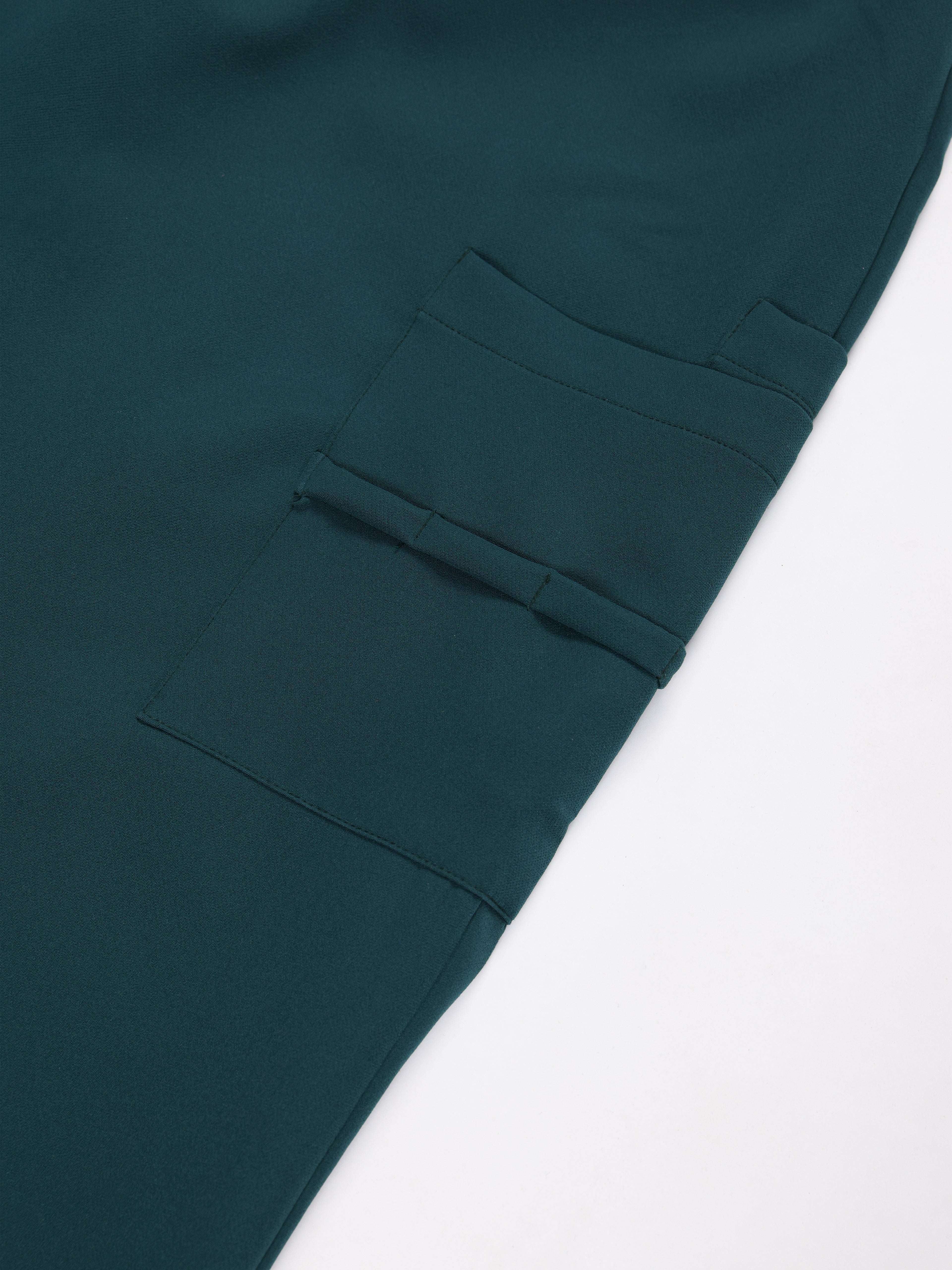 Nemur premium scrub pants for doctors - Frog Forest - functional side pockets